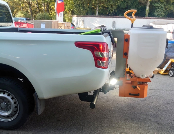 PickUp tailgate and tow mount for LEHNER POLARO tailgatespreader made of stainless steel Mitsubishi L200